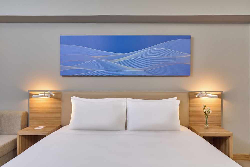 Mercure Phuket Patong Journeyhub — Hotel rooms in Patong Beach, Phuket Province