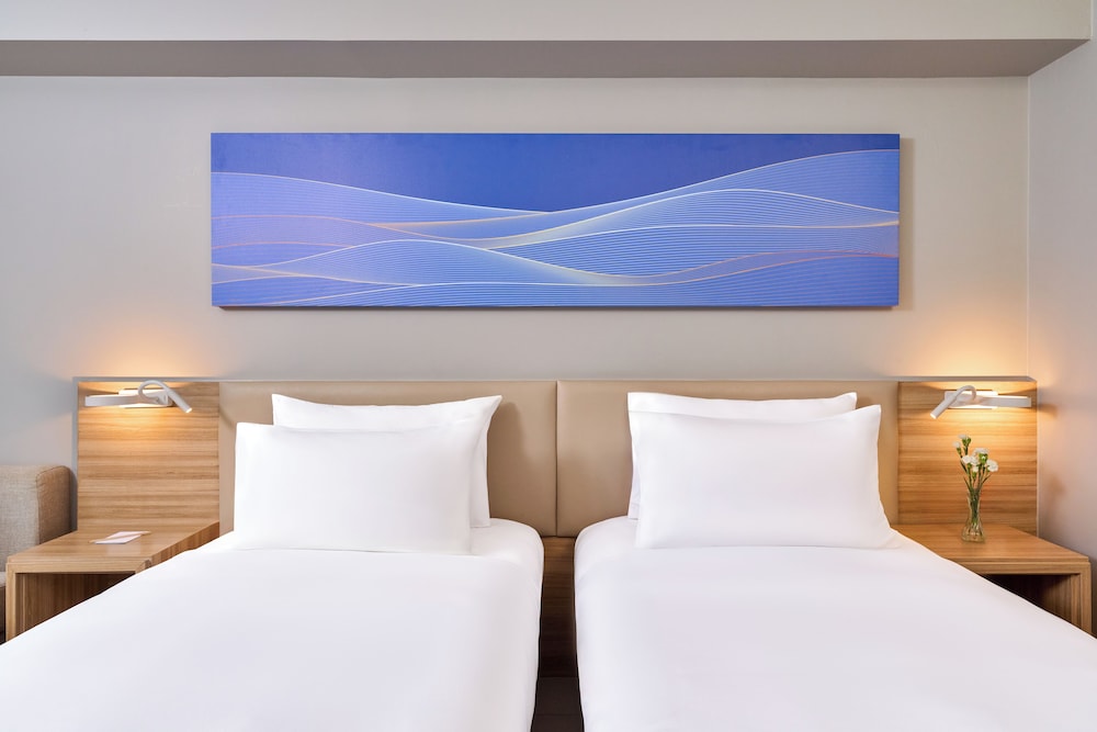 Mercure Phuket Patong Journeyhub — Hotel rooms in Patong Beach, Phuket Province