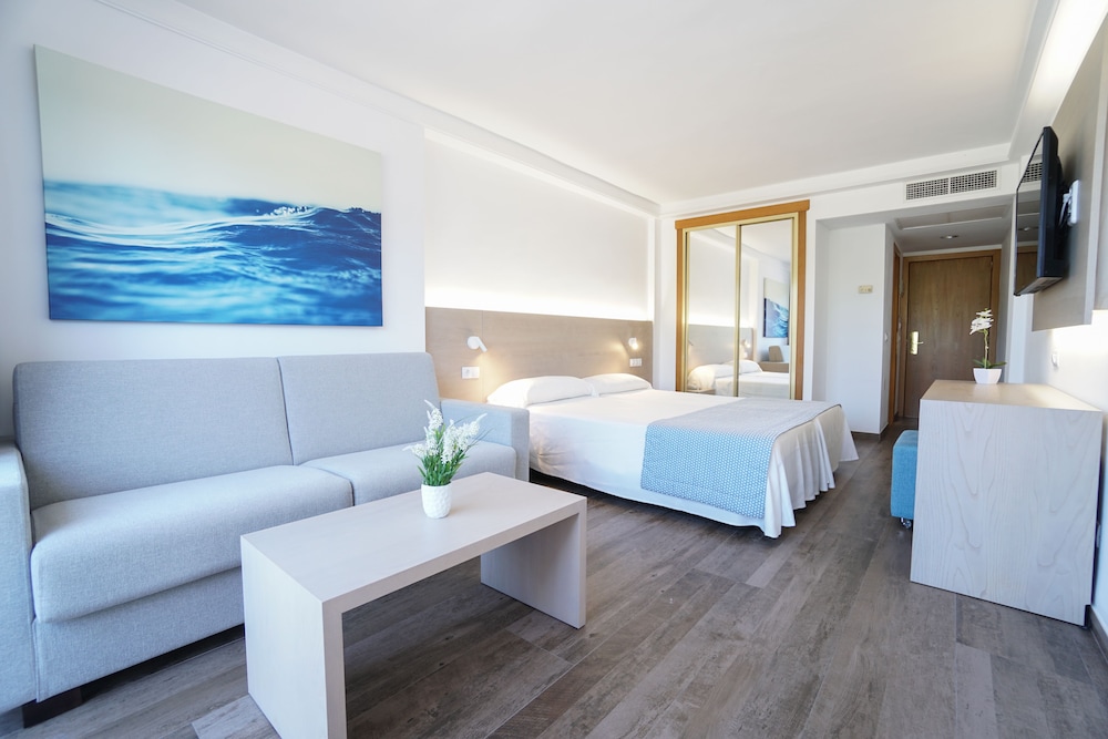 Hotel Millor Sol — Hotel rooms in Cala Millor, Balearic Islands