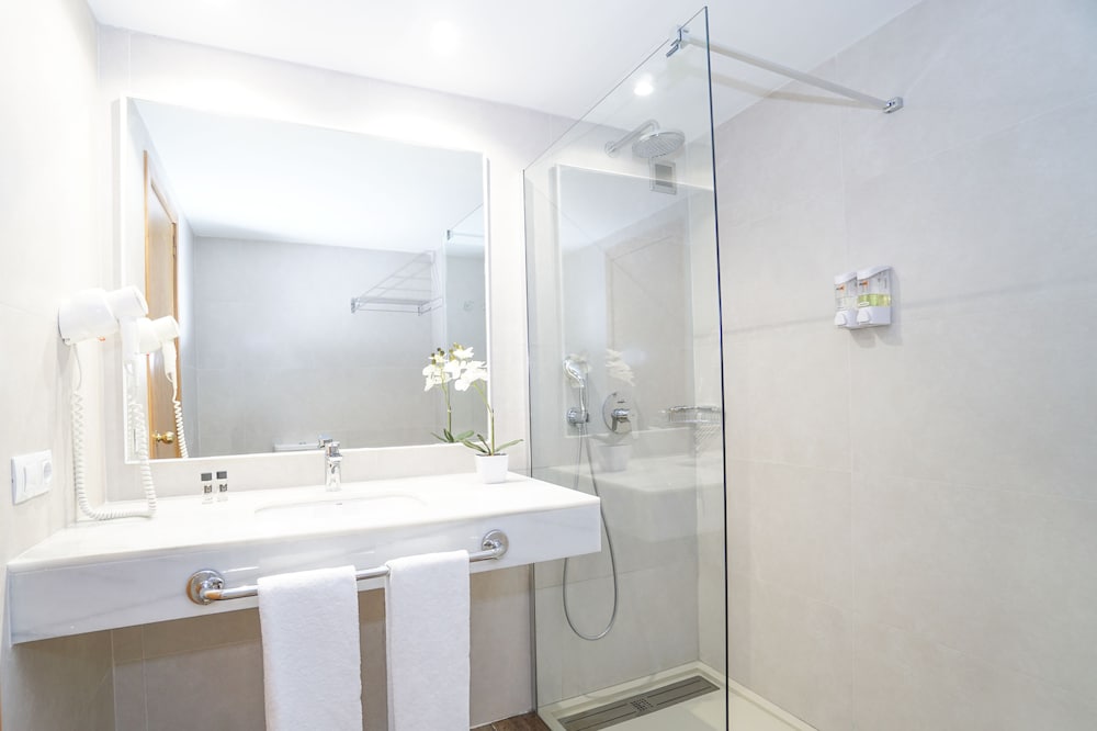 Hotel Millor Sol — Hotel rooms in Cala Millor, Balearic Islands