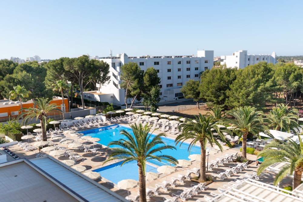 Hotel Millor Sol — Swimming pool in Cala Millor, Balearic Islands
