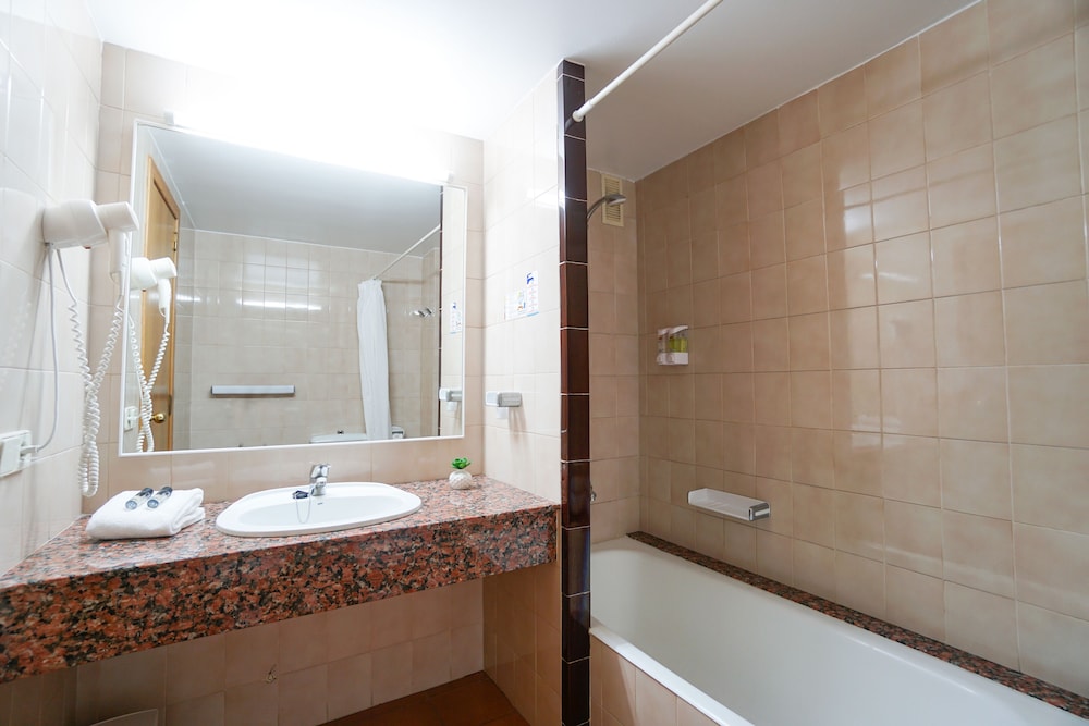 Hotel Millor Sol — Hotel rooms in Cala Millor, Balearic Islands