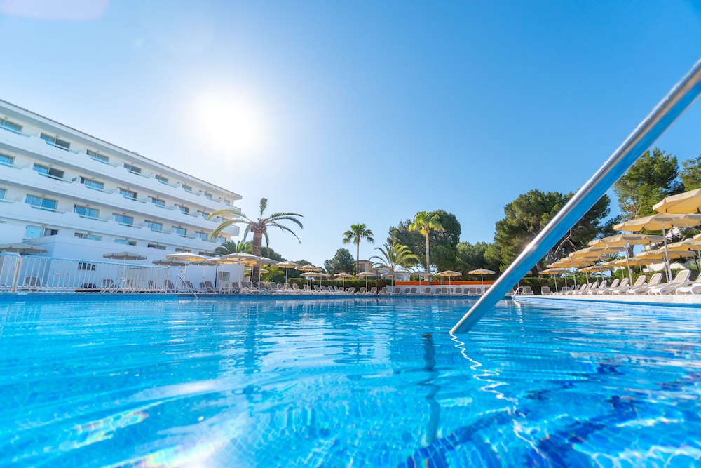 Hotel Millor Sol — Swimming pool in Cala Millor, Balearic Islands