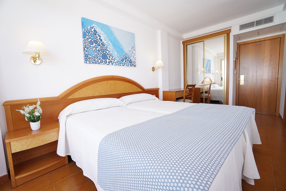 Hotel Millor Sol — Hotel rooms in Cala Millor, Balearic Islands