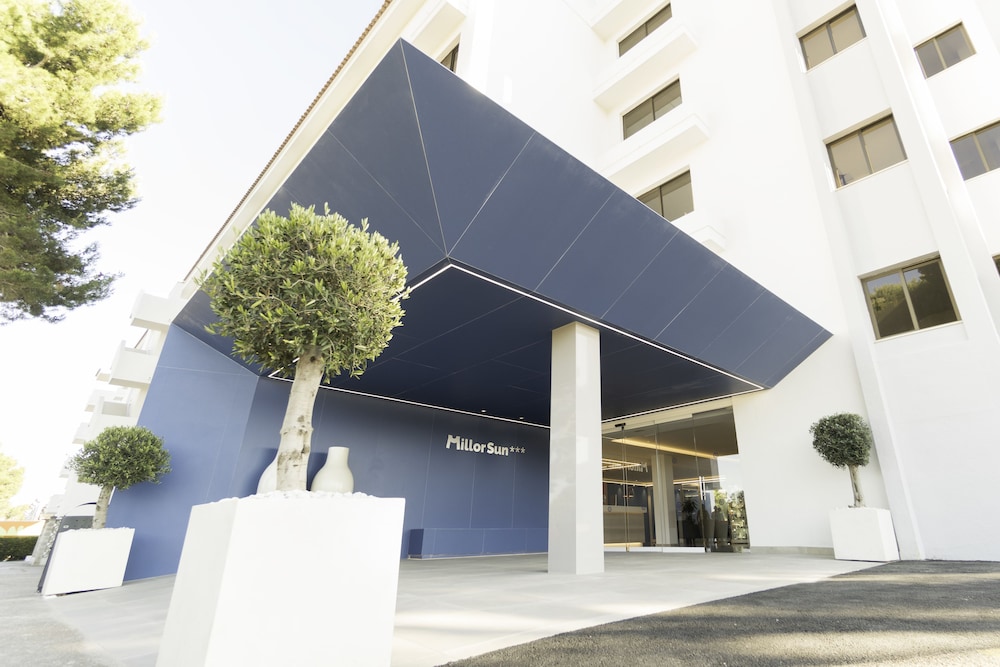 Hotel Millor Sol — Hotel building in Cala Millor, Balearic Islands