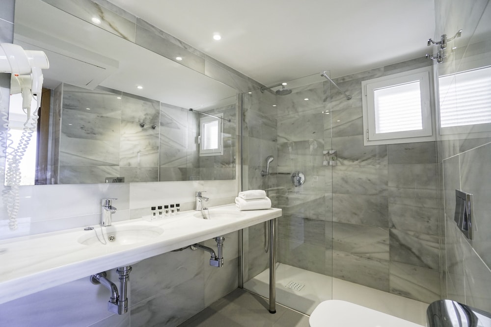 Hotel Millor Sol — Hotel rooms in Cala Millor, Balearic Islands