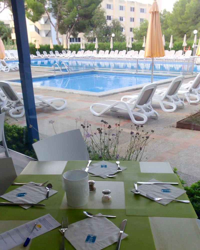 Hotel Millor Sol — Swimming pool in Cala Millor, Balearic Islands