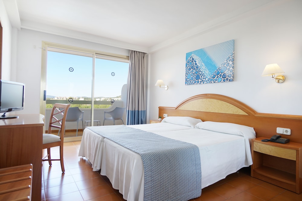 Hotel Millor Sol — Hotel rooms in Cala Millor, Balearic Islands