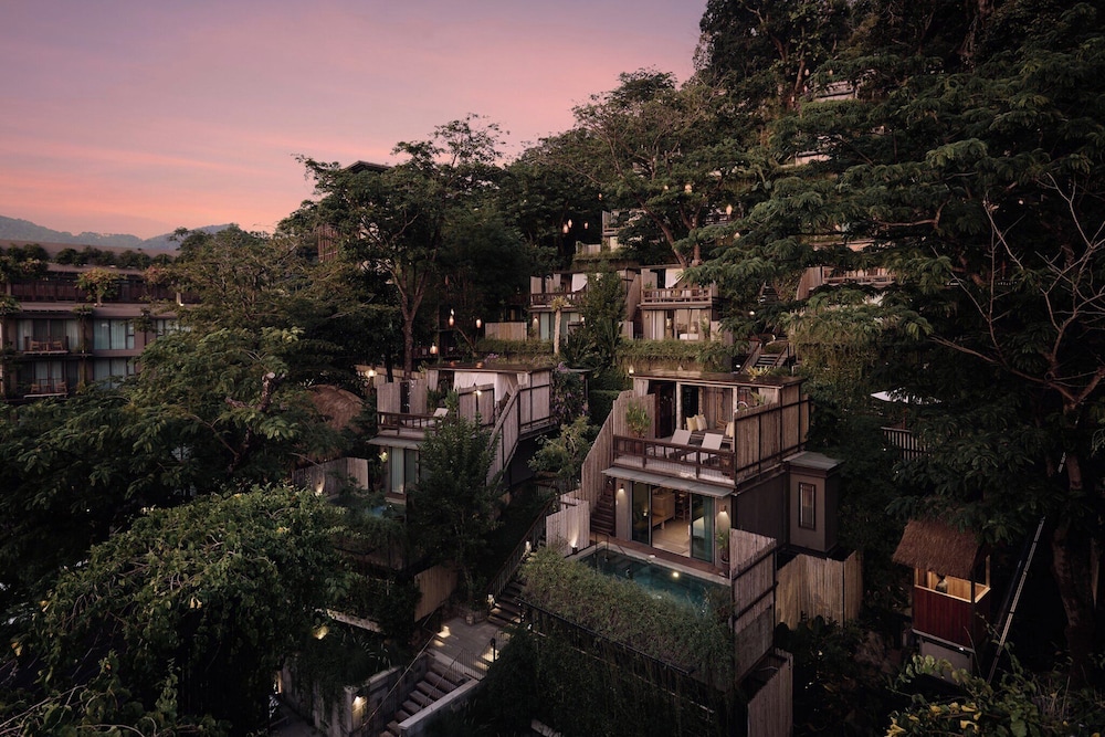 Dinso Resort & Villas Phuket, Vignette Collection by IHG — Hotel building in Patong Beach, Phuket Province