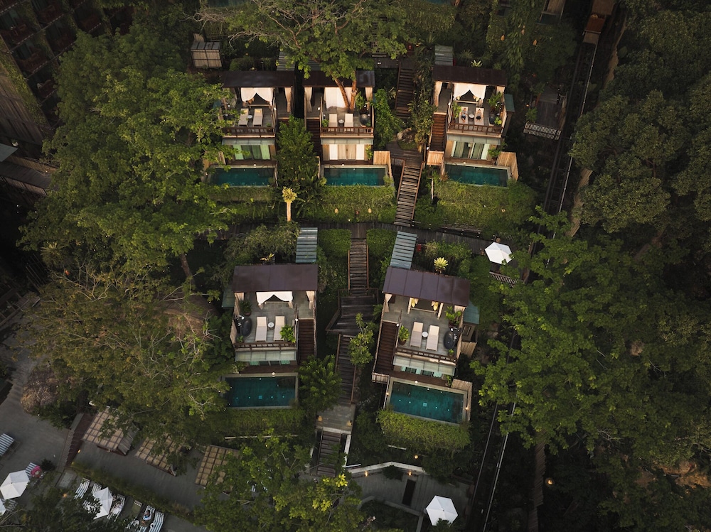 Dinso Resort & Villas Phuket, Vignette Collection by IHG — Hotel building in Patong Beach, Phuket Province