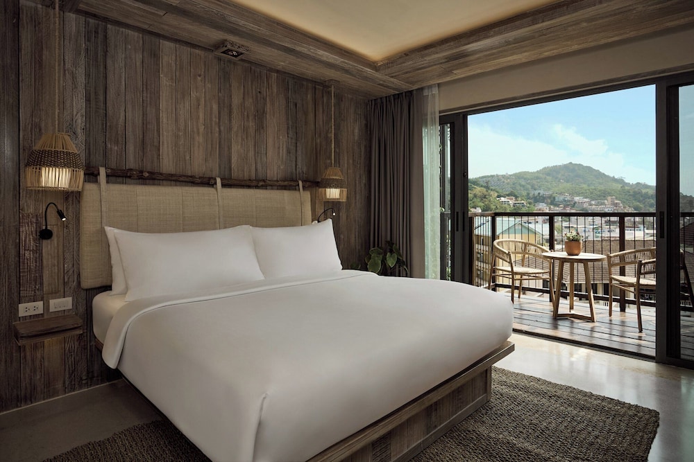 Dinso Resort & Villas Phuket, Vignette Collection by IHG — Hotel rooms in Patong Beach, Phuket Province