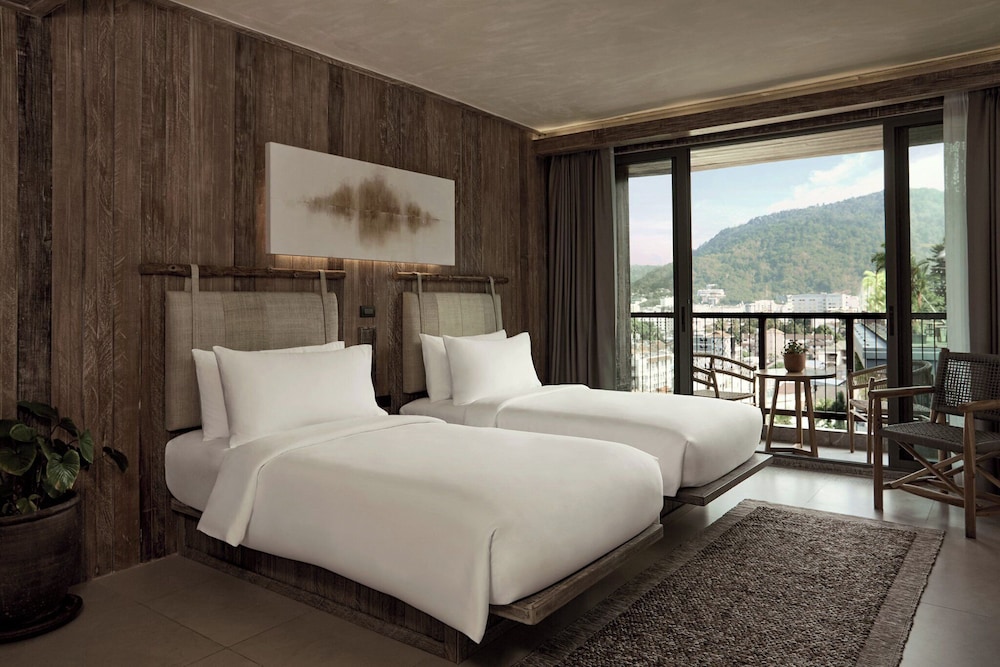 Dinso Resort & Villas Phuket, Vignette Collection by IHG — Hotel rooms in Patong Beach, Phuket Province