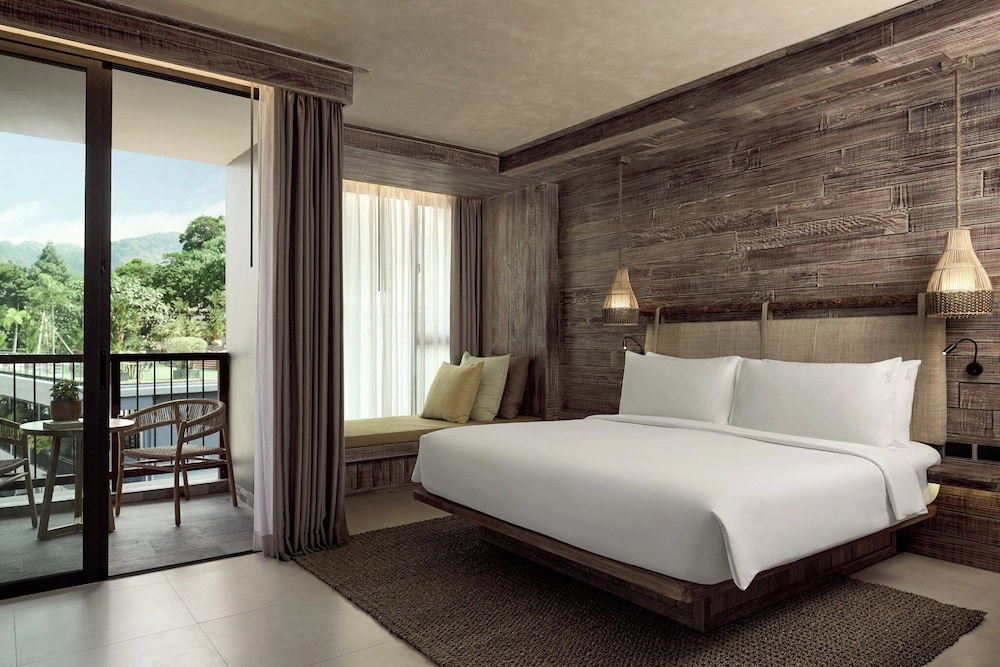 Dinso Resort & Villas Phuket, Vignette Collection by IHG — Hotel rooms in Patong Beach, Phuket Province