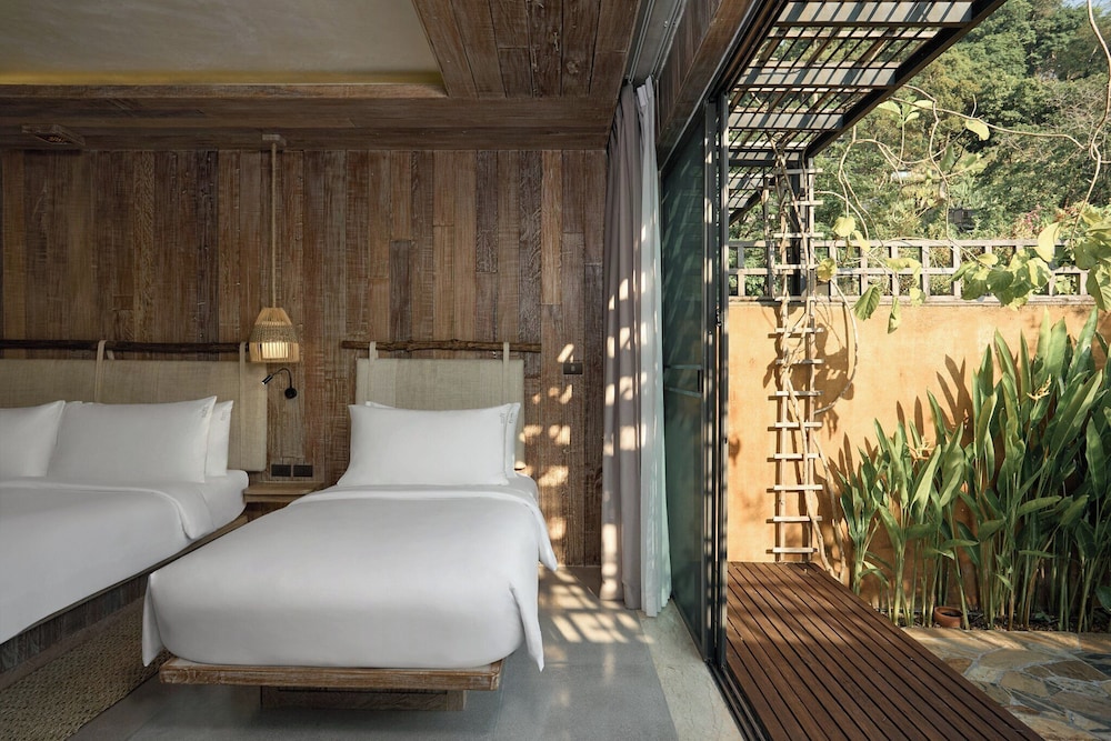 Dinso Resort & Villas Phuket, Vignette Collection by IHG — Hotel rooms in Patong Beach, Phuket Province