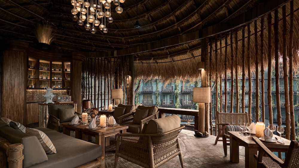 Dinso Resort & Villas Phuket, Vignette Collection by IHG — Restaurant & bars in Patong Beach, Phuket Province