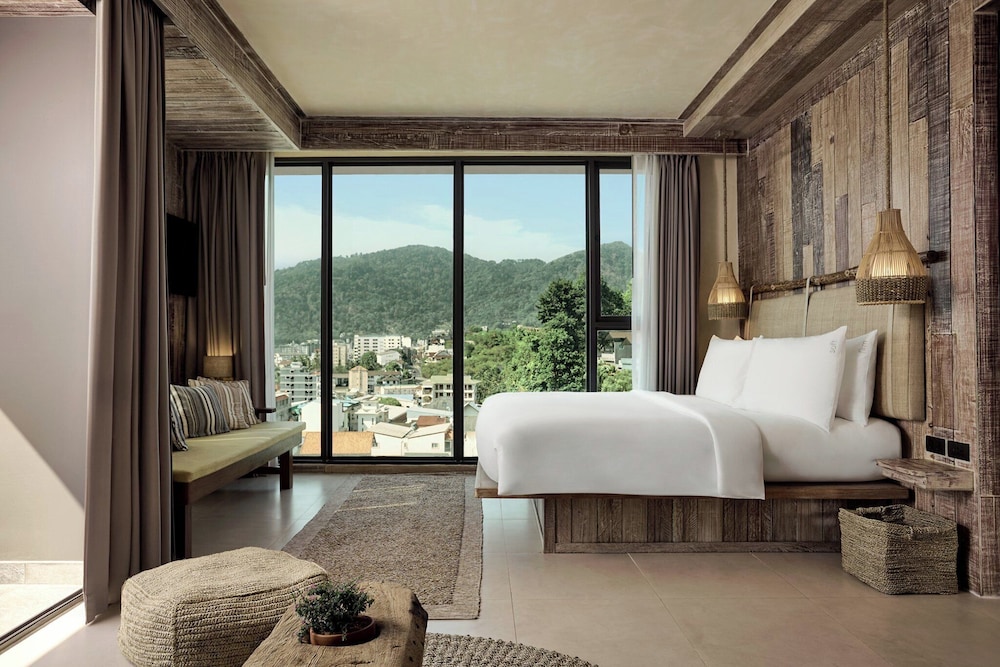 Dinso Resort & Villas Phuket, Vignette Collection by IHG — Hotel rooms in Patong Beach, Phuket Province