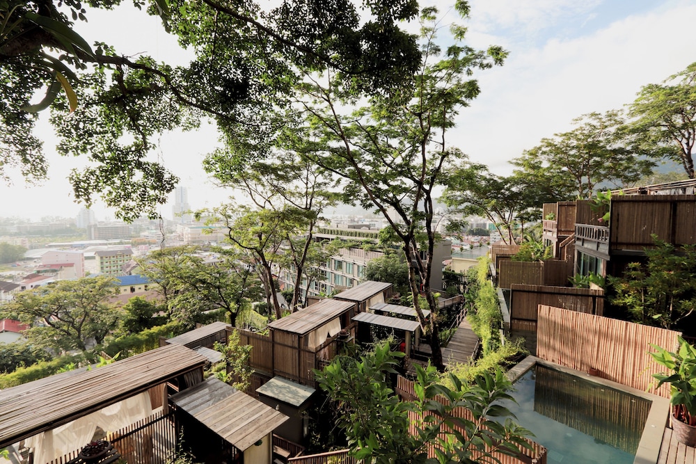 Dinso Resort & Villas Phuket, Vignette Collection by IHG — Hotel building in Patong Beach, Phuket Province
