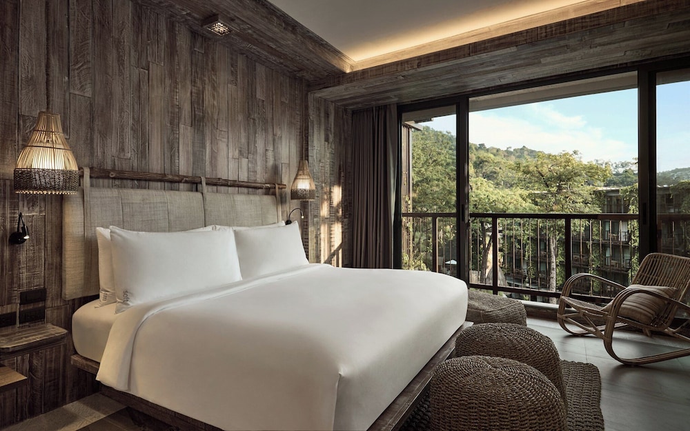 Dinso Resort & Villas Phuket, Vignette Collection by IHG — Hotel rooms in Patong Beach, Phuket Province