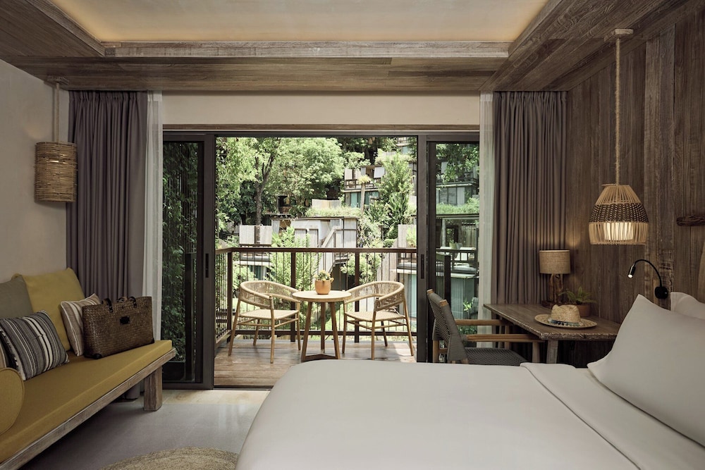 Dinso Resort & Villas Phuket, Vignette Collection by IHG — Hotel rooms in Patong Beach, Phuket Province