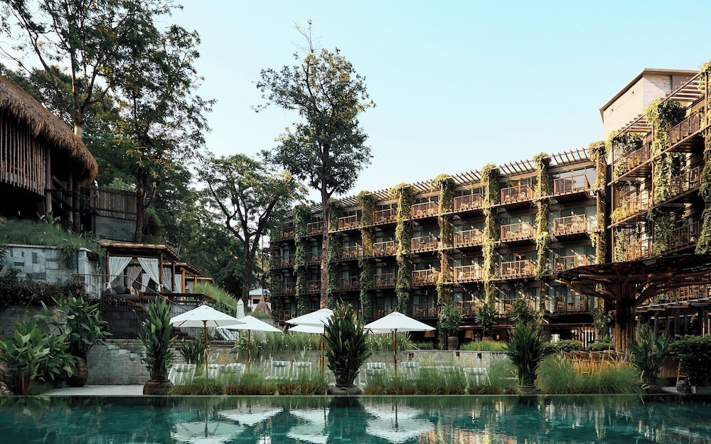 Dinso Resort & Villas Phuket, Vignette Collection by IHG — Hotel building in Patong Beach, Phuket Province