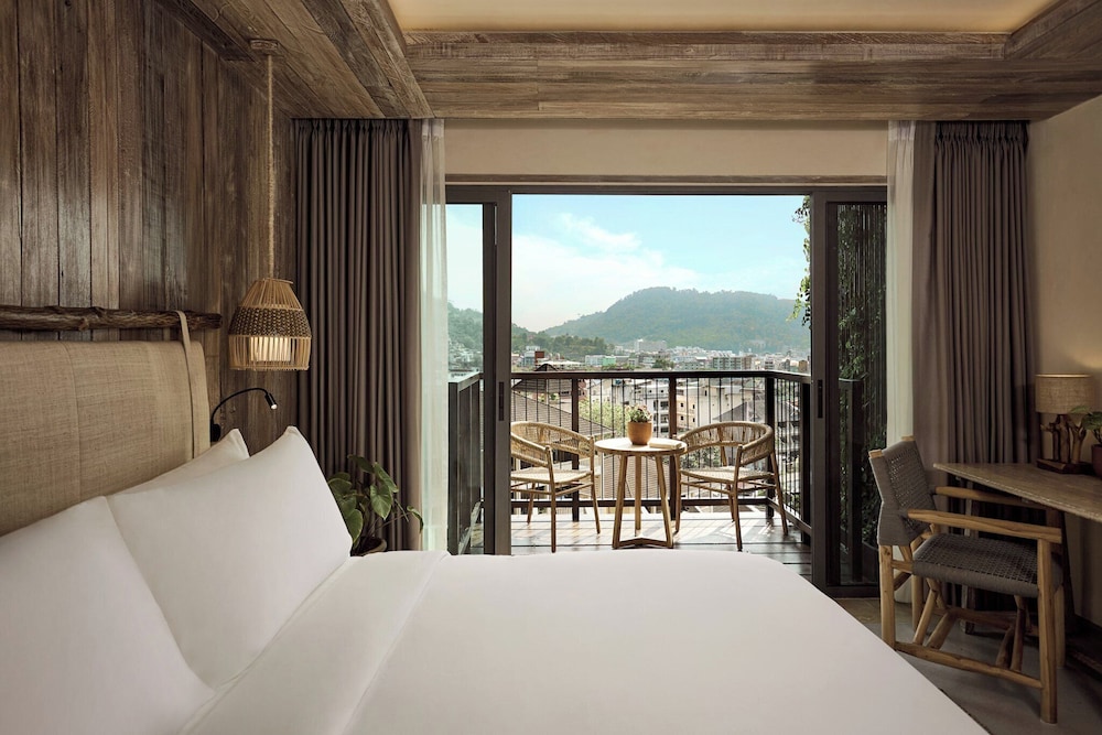 Dinso Resort & Villas Phuket, Vignette Collection by IHG — Hotel rooms in Patong Beach, Phuket Province