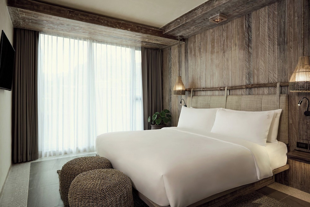 Dinso Resort & Villas Phuket, Vignette Collection by IHG — Hotel rooms in Patong Beach, Phuket Province