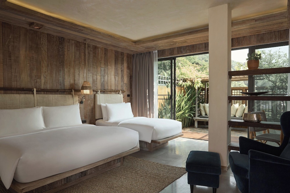 Dinso Resort & Villas Phuket, Vignette Collection by IHG — Hotel rooms in Patong Beach, Phuket Province
