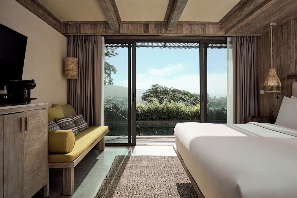 Dinso Resort & Villas Phuket, Vignette Collection by IHG — Hotel rooms in Patong Beach, Phuket Province