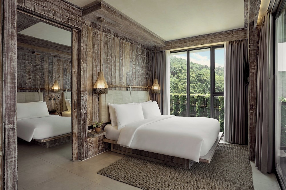Dinso Resort & Villas Phuket, Vignette Collection by IHG — Hotel rooms in Patong Beach, Phuket Province