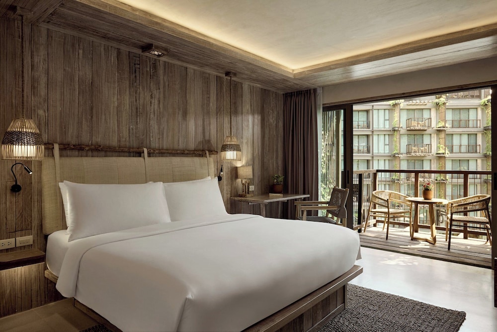 Dinso Resort & Villas Phuket, Vignette Collection by IHG — Hotel rooms in Patong Beach, Phuket Province