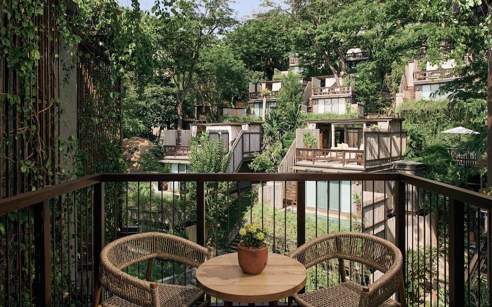 Dinso Resort & Villas Phuket, Vignette Collection by IHG — Hotel building in Patong Beach, Phuket Province