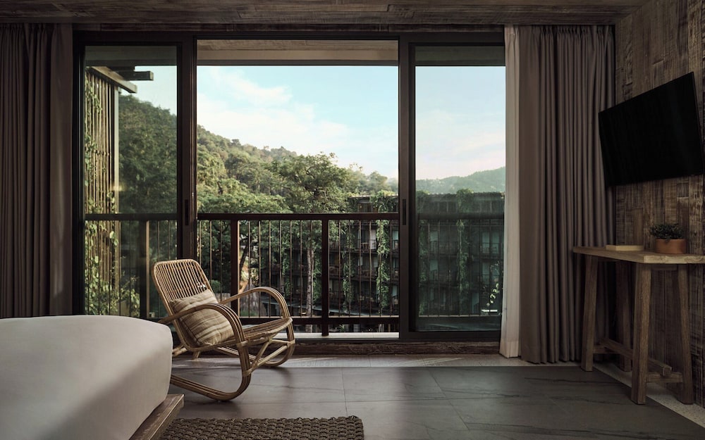 Dinso Resort & Villas Phuket, Vignette Collection by IHG — Hotel rooms in Patong Beach, Phuket Province