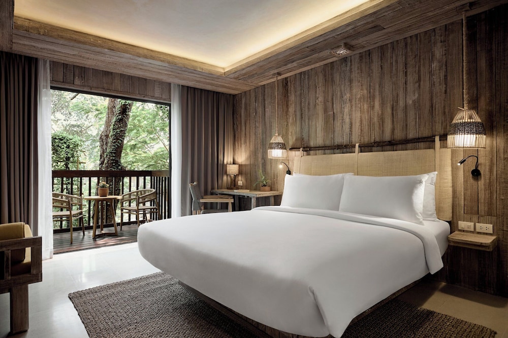 Dinso Resort & Villas Phuket, Vignette Collection by IHG — Hotel rooms in Patong Beach, Phuket Province