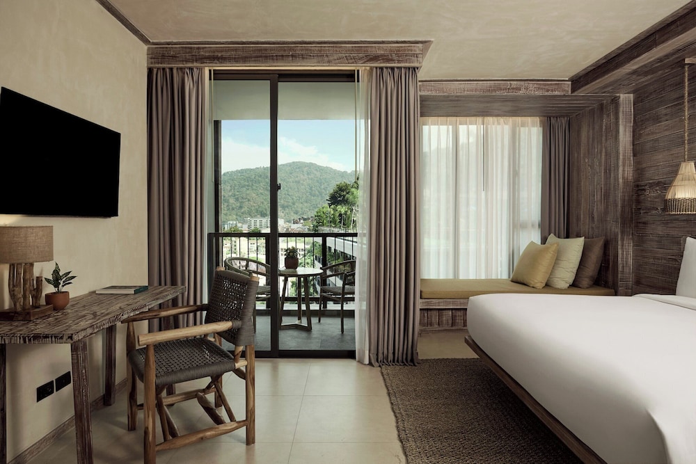 Dinso Resort & Villas Phuket, Vignette Collection by IHG — Hotel rooms in Patong Beach, Phuket Province