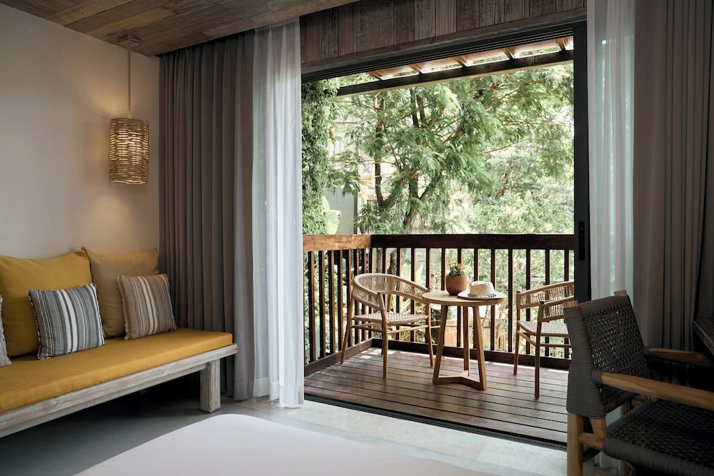 Dinso Resort & Villas Phuket, Vignette Collection by IHG — Hotel rooms in Patong Beach, Phuket Province