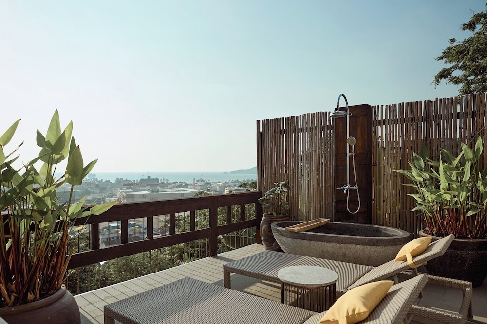 Dinso Resort & Villas Phuket, Vignette Collection by IHG — Hotel rooms in Patong Beach, Phuket Province