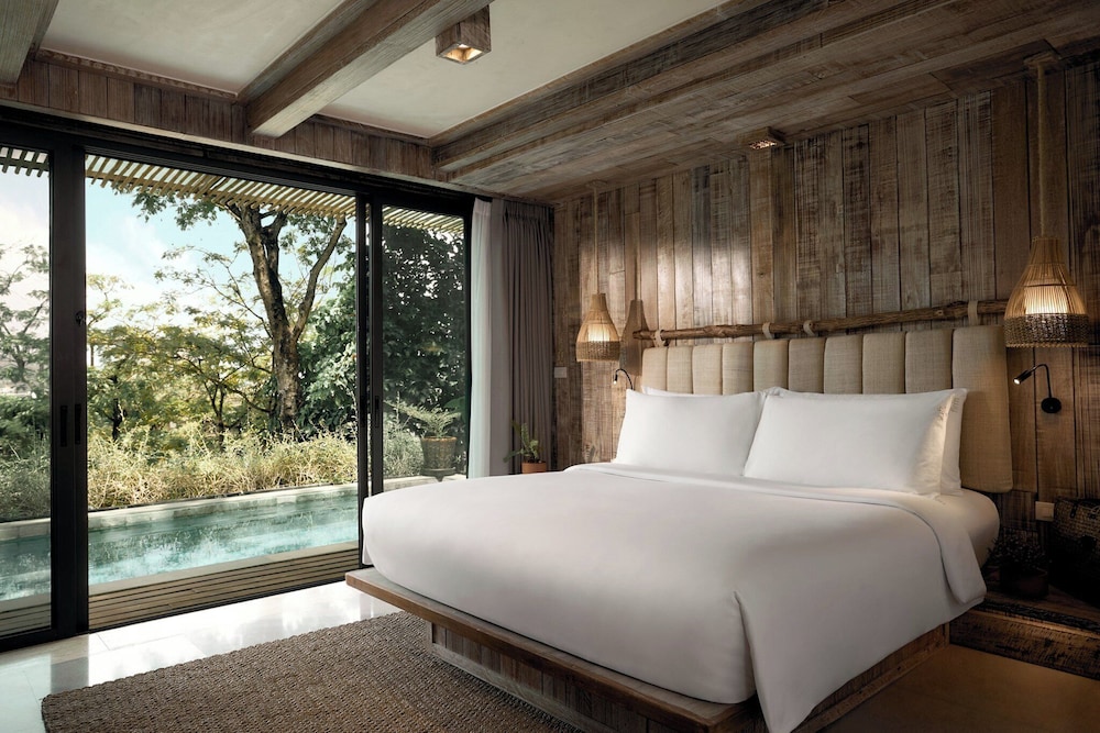 Dinso Resort & Villas Phuket, Vignette Collection by IHG — Hotel rooms in Patong Beach, Phuket Province