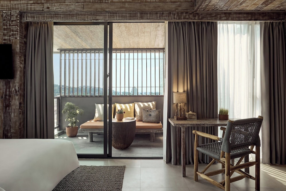 Dinso Resort & Villas Phuket, Vignette Collection by IHG — Hotel rooms in Patong Beach, Phuket Province