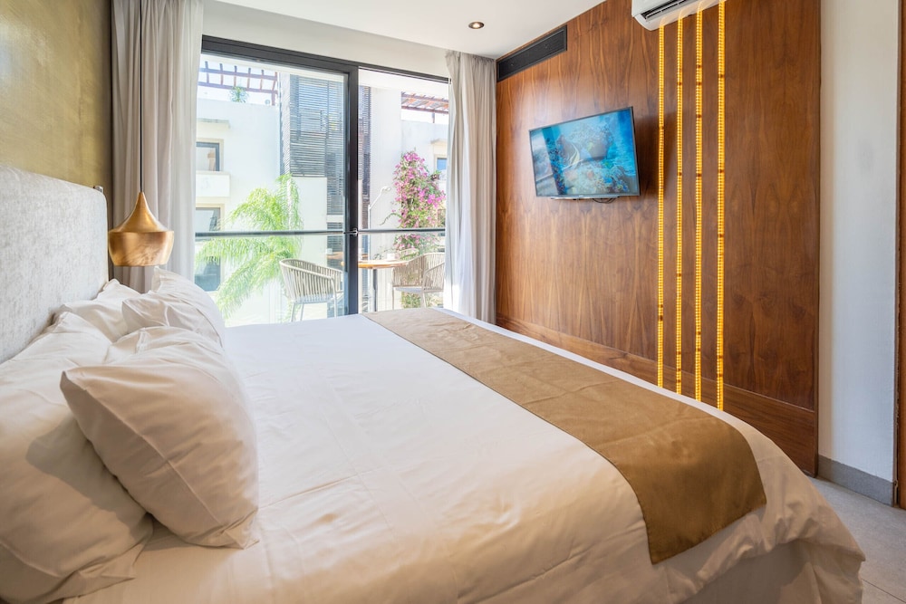 IT Boutique Hotel & Restaurant — Rooms in Playa del Carmen, Quintana Roo