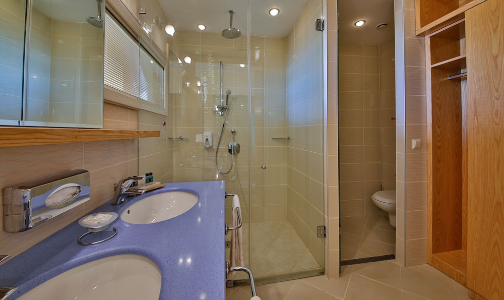 Hotel Kaliakra Beach - Ultra All Inclusive — Hotel rooms in Albena, Dobrich
