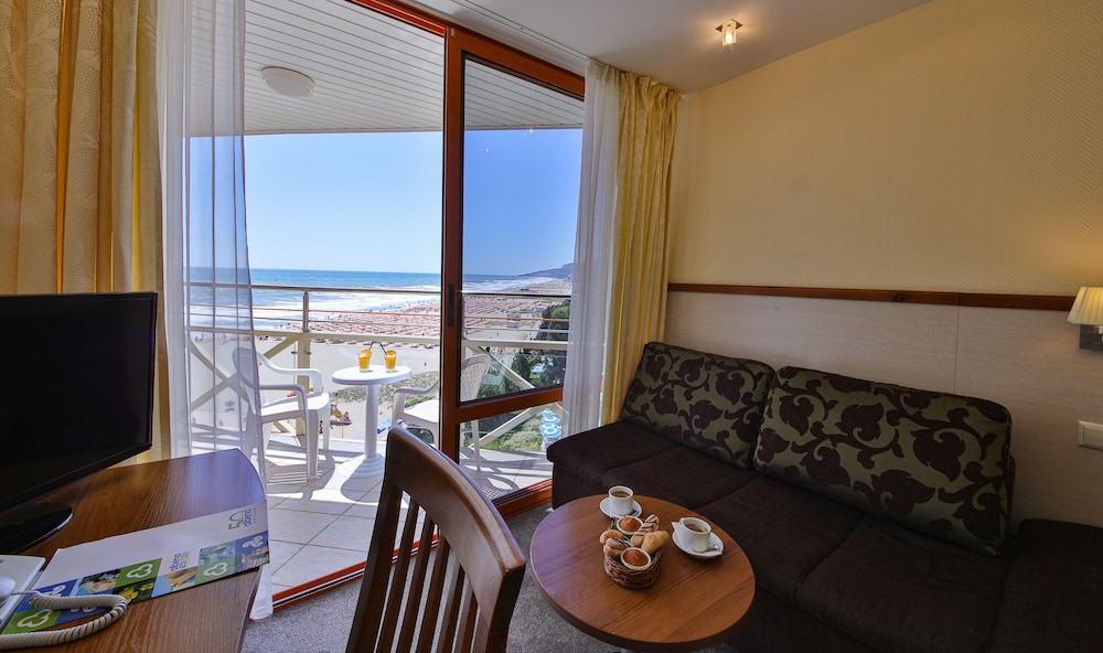 Hotel Kaliakra Beach - Ultra All Inclusive — Hotel rooms in Albena, Dobrich