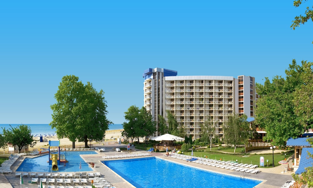 Hotel Kaliakra Beach - Ultra All Inclusive — Swimming pool in Albena, Dobrich