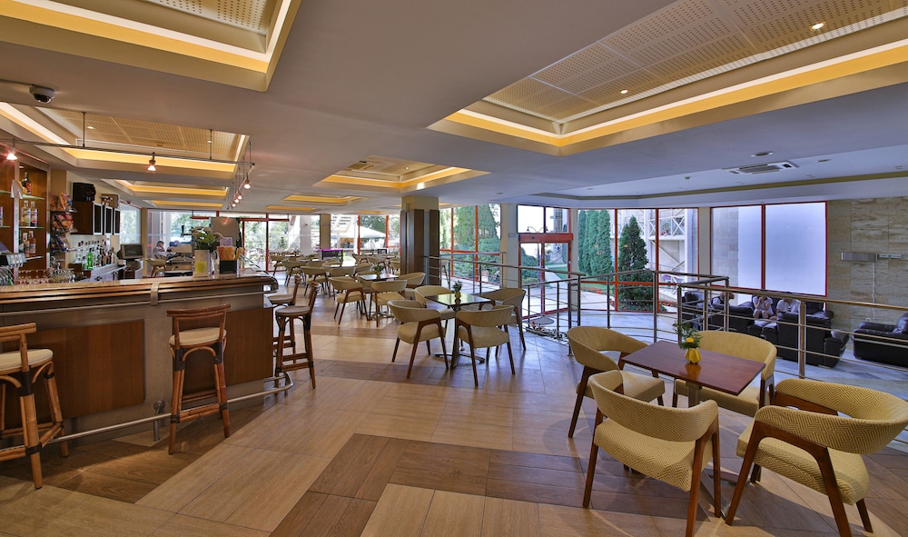 Hotel Kaliakra Beach - Ultra All Inclusive — Restaurant & bars in Albena, Dobrich