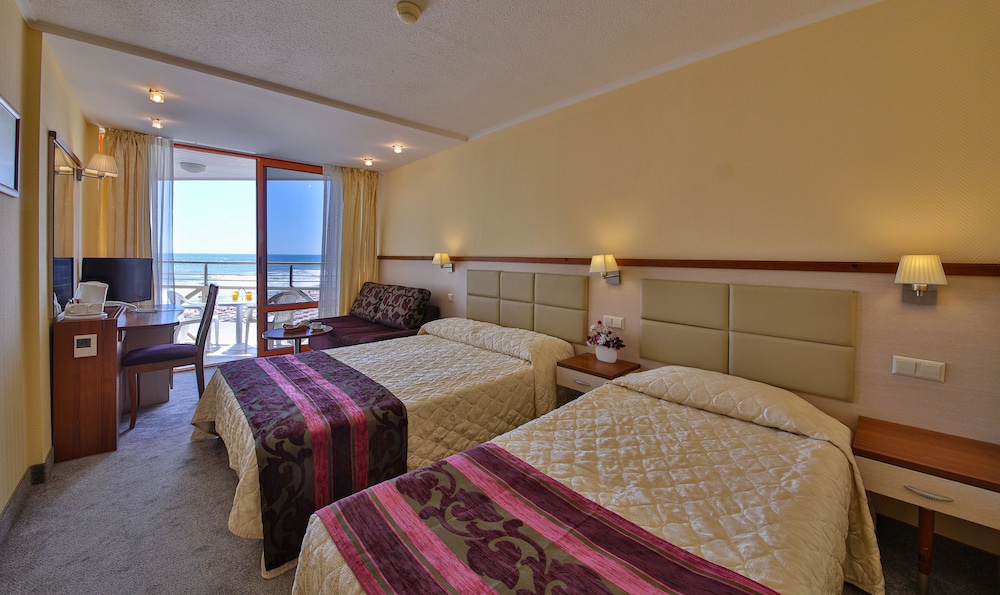 Hotel Kaliakra Beach - Ultra All Inclusive — Hotel rooms in Albena, Dobrich