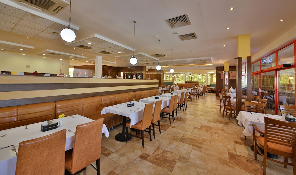 Hotel Kaliakra Beach - Ultra All Inclusive — Restaurant & bars in Albena, Dobrich