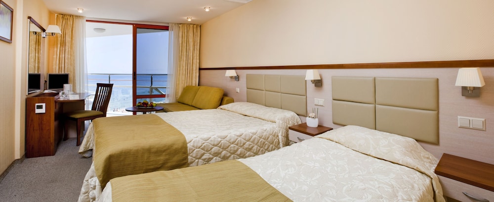 Hotel Kaliakra Beach - Ultra All Inclusive — Hotel rooms in Albena, Dobrich