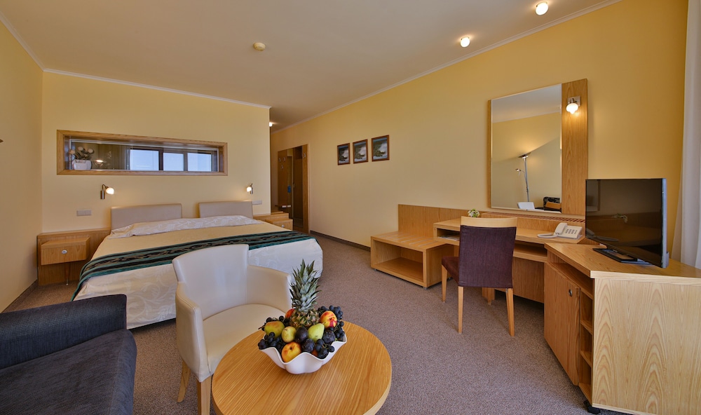 Hotel Kaliakra Beach - Ultra All Inclusive — Hotel rooms in Albena, Dobrich