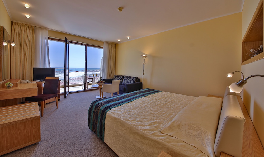 Hotel Kaliakra Beach - Ultra All Inclusive — Hotel rooms in Albena, Dobrich