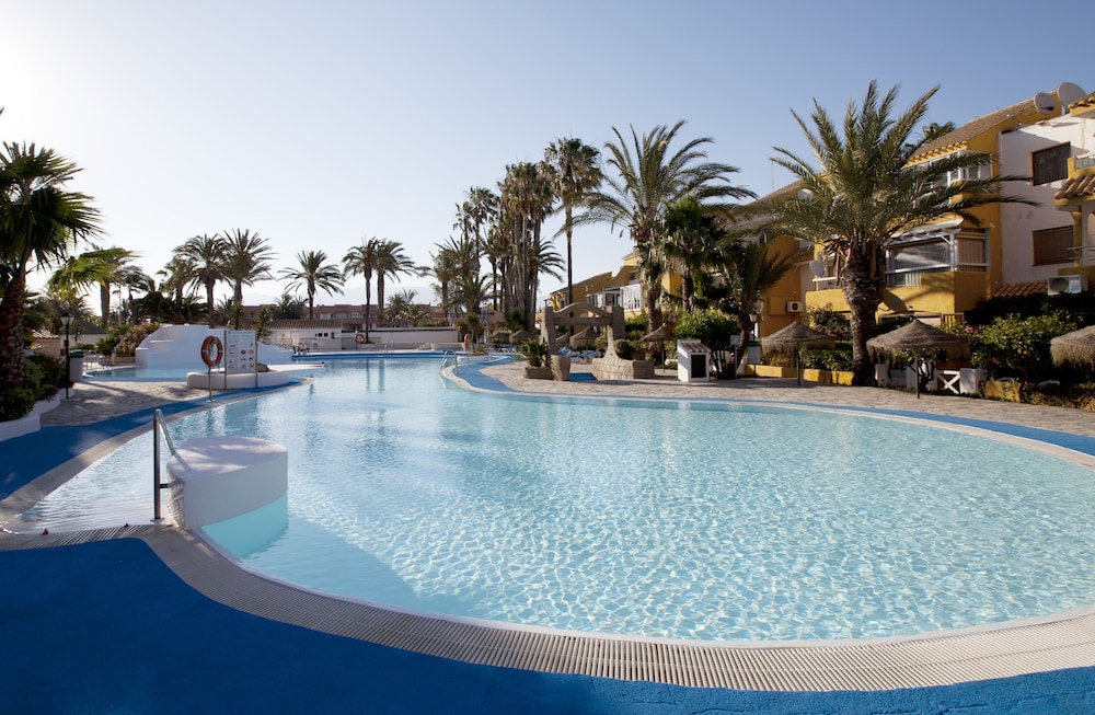 Playalinda Hotel — Swimming pool in Roquetas de Mar, Andalusia