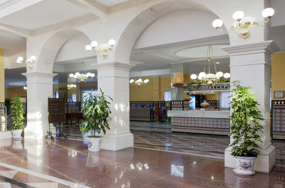 Playalinda Hotel — Hotel building in Roquetas de Mar, Andalusia